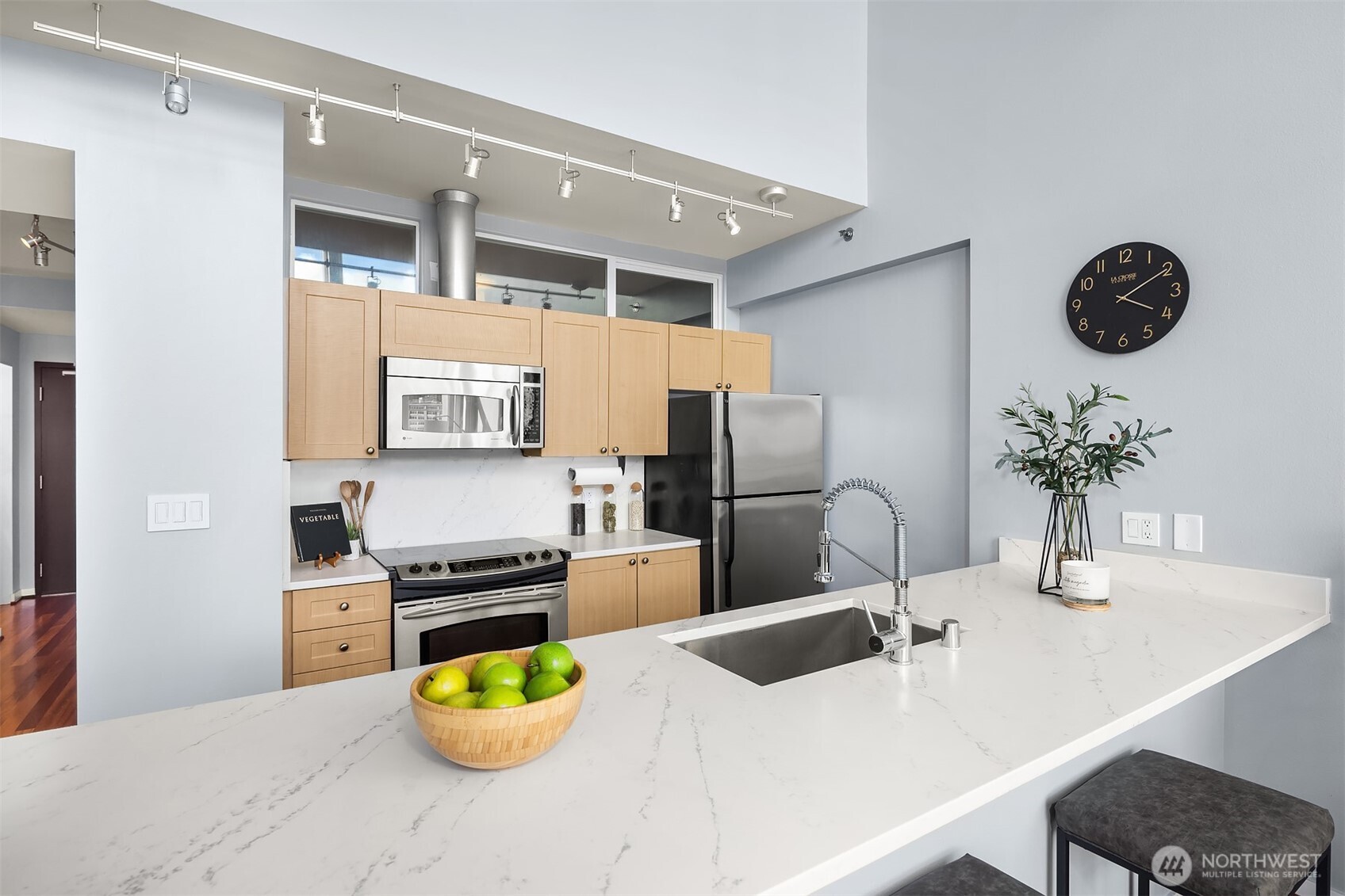 2717 Western Avenue #1120, Seattle, WA 98121