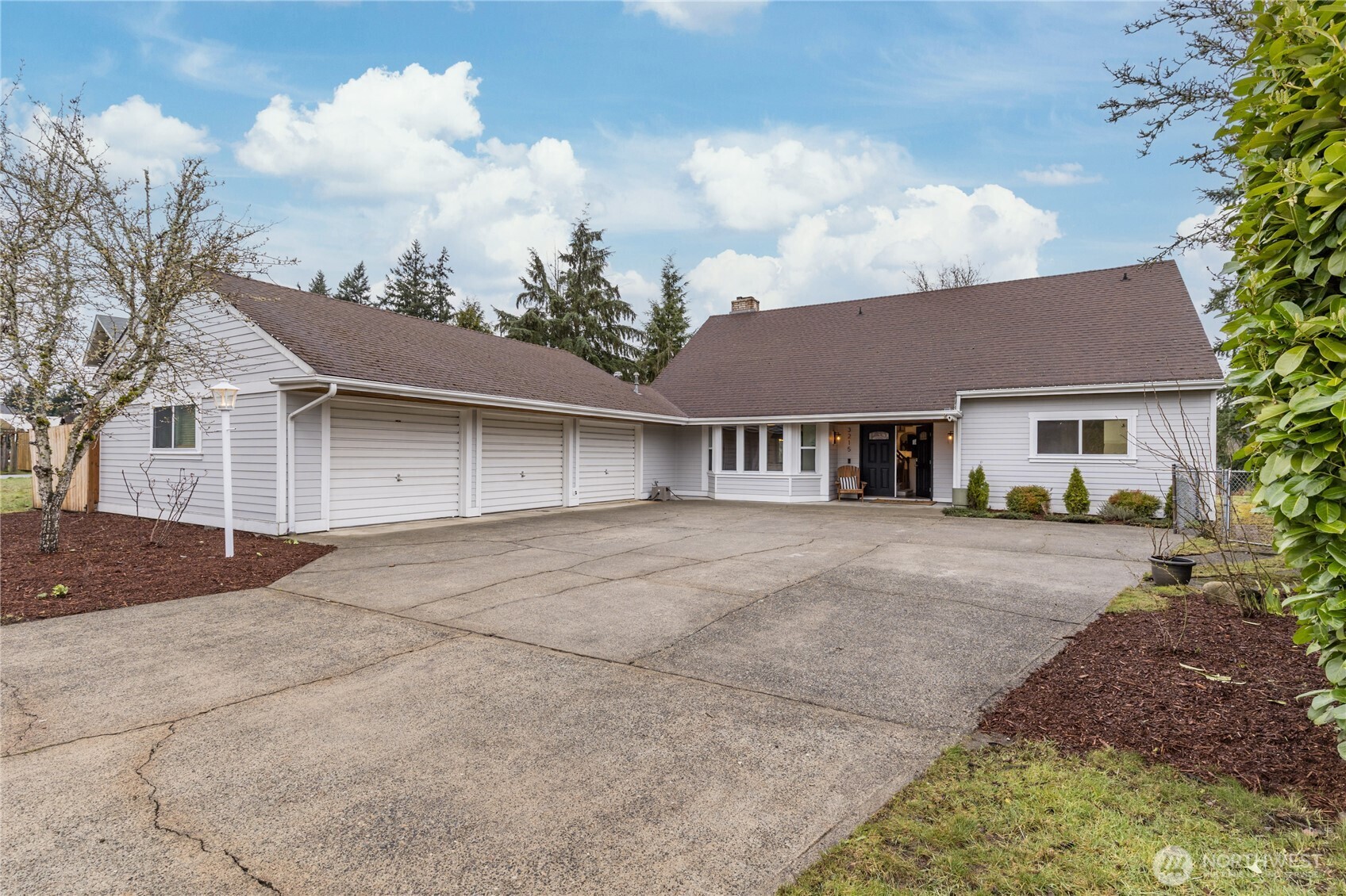 3215 Scenic Drive , Auburn, WA 98092