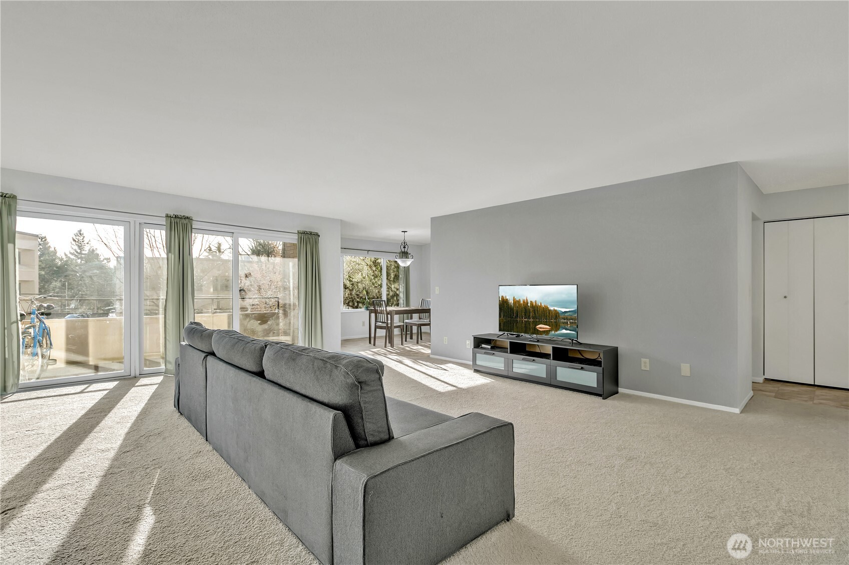 4545 Sand Point Way NE #207, Seattle, WA 98105