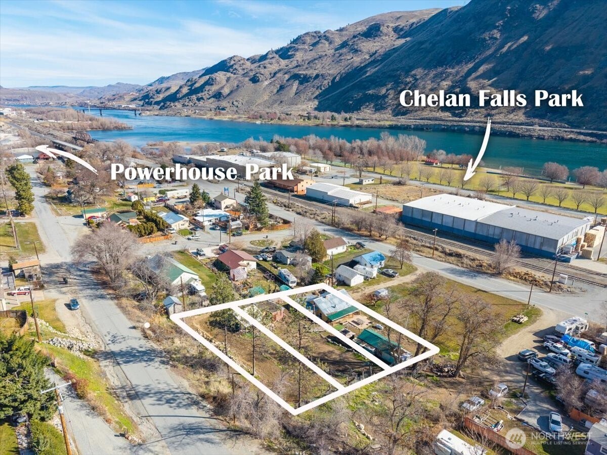 470 2nd Street , Chelan Falls, WA 98817