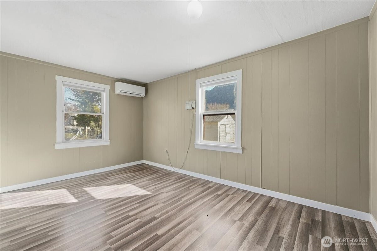 470 2nd Street , Chelan Falls, WA 98817