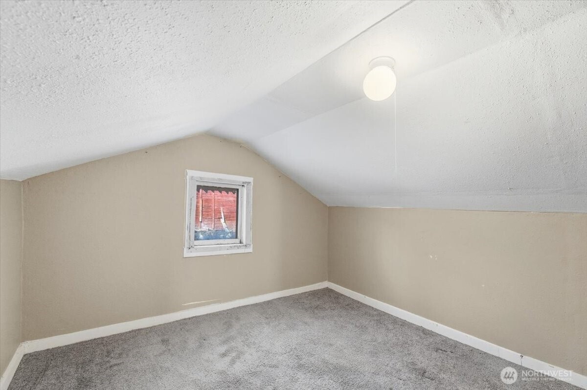 470 2nd Street , Chelan Falls, WA 98817