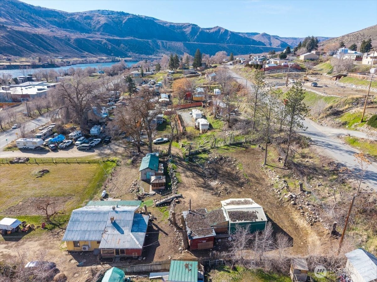470 2nd Street , Chelan Falls, WA 98817