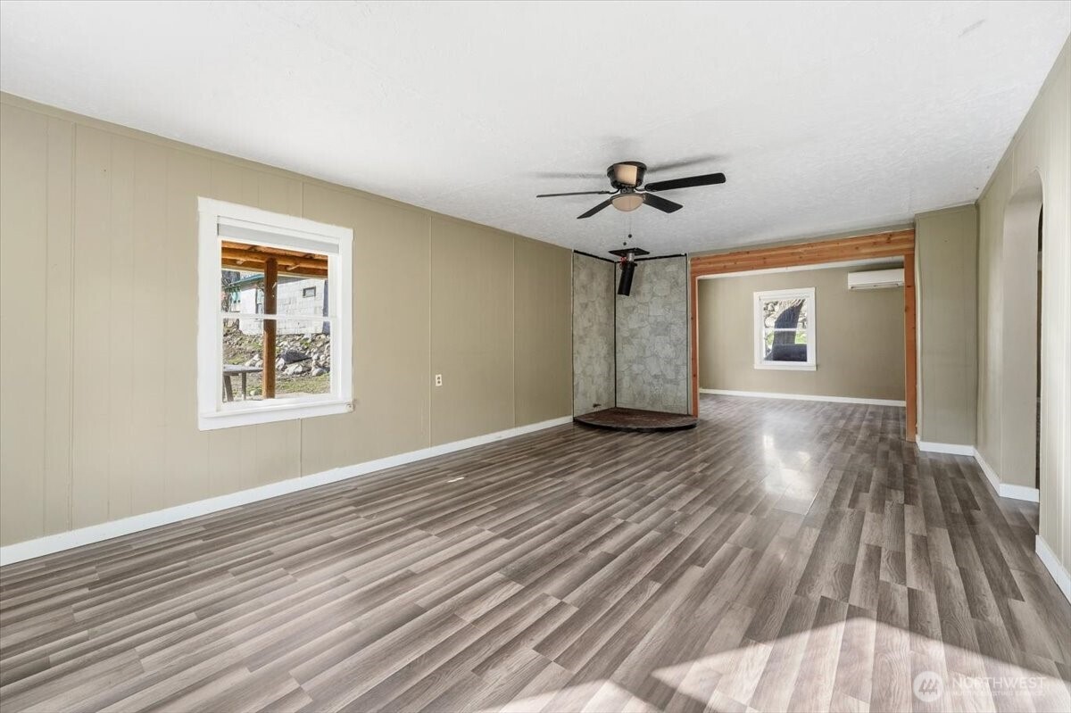 470 2nd Street , Chelan Falls, WA 98817