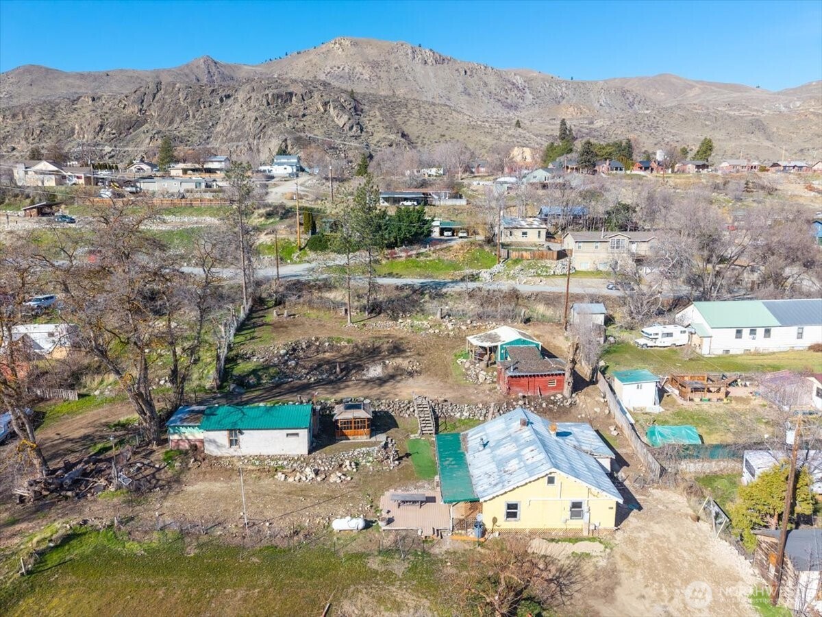470 2nd Street , Chelan Falls, WA 98817