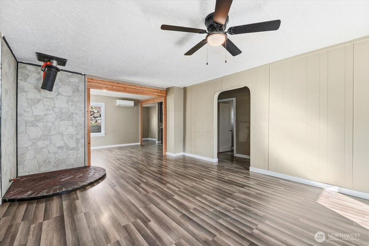 470 2nd Street , Chelan Falls, WA 98817