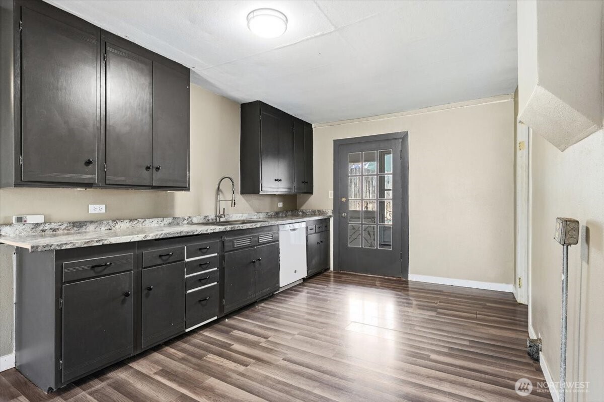 470 2nd Street , Chelan Falls, WA 98817