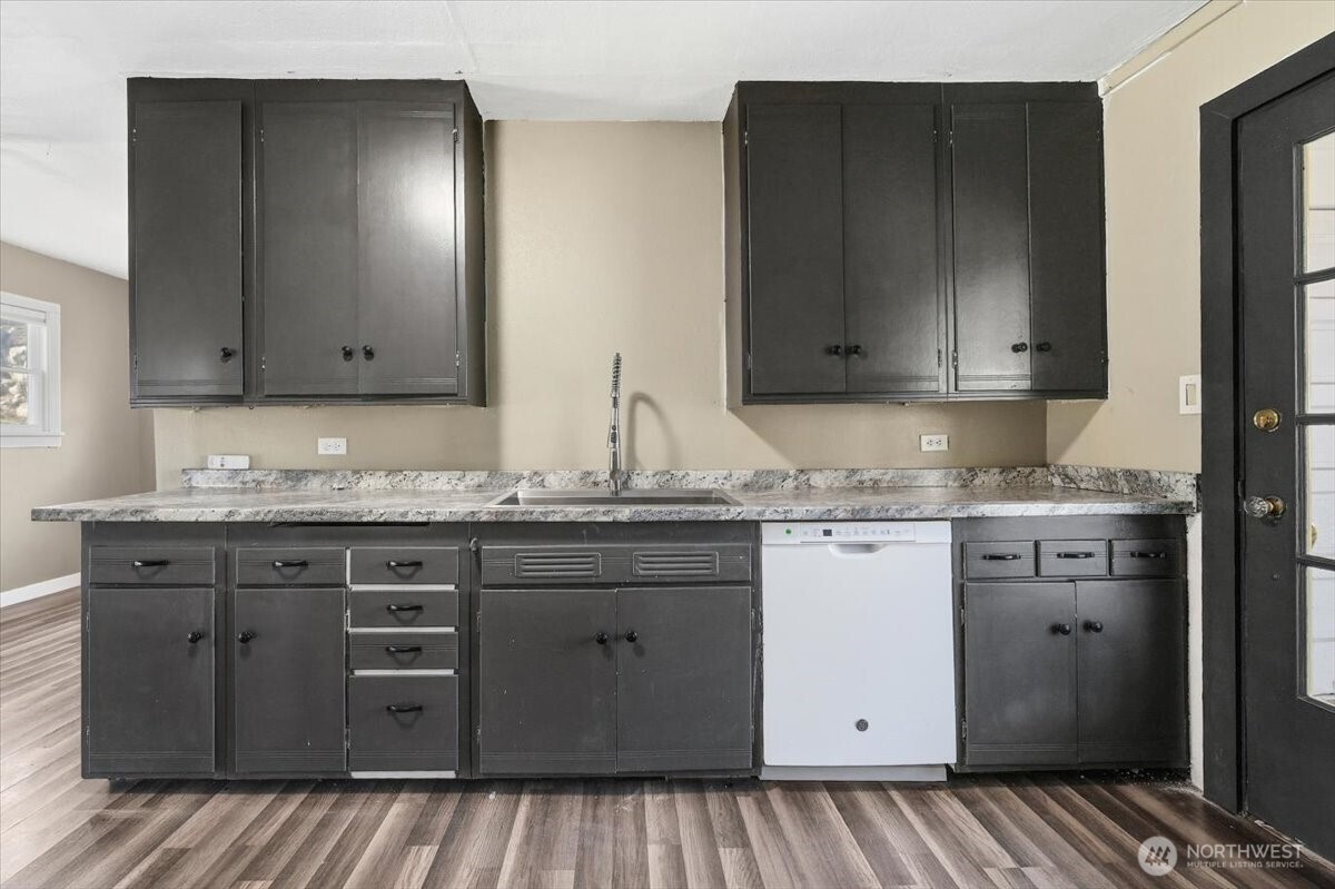 470 2nd Street , Chelan Falls, WA 98817