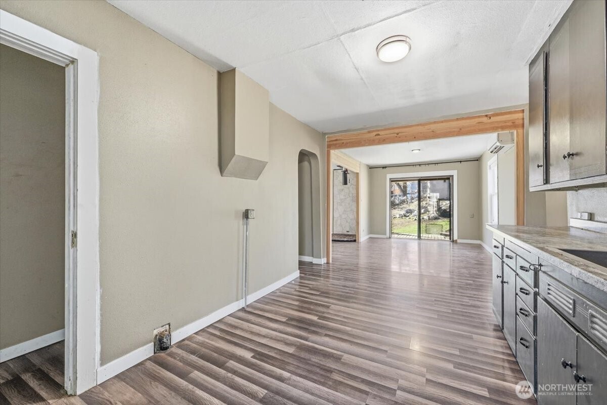 470 2nd Street , Chelan Falls, WA 98817