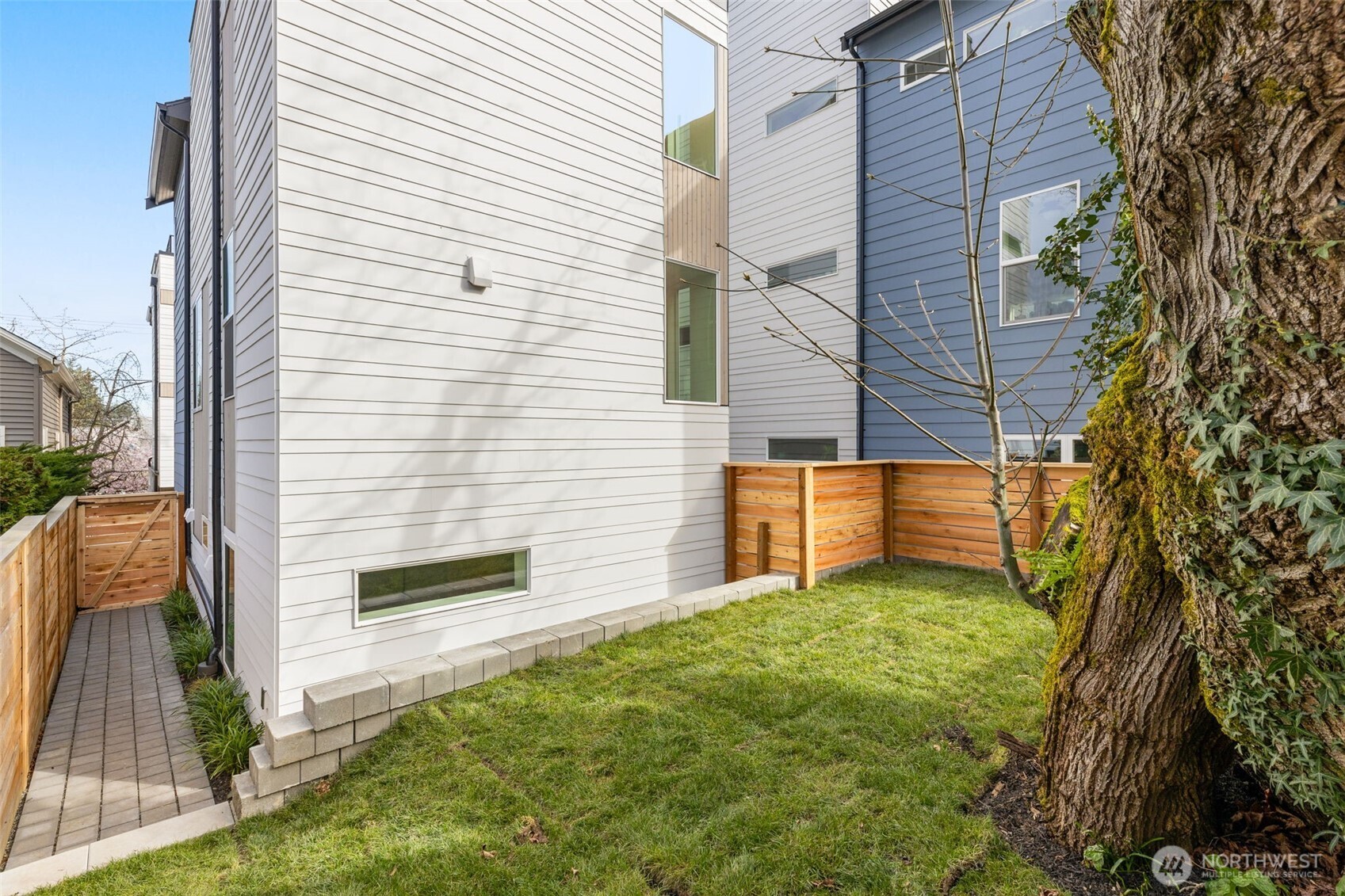 1627 B 21st Avenue , Seattle, WA 98122