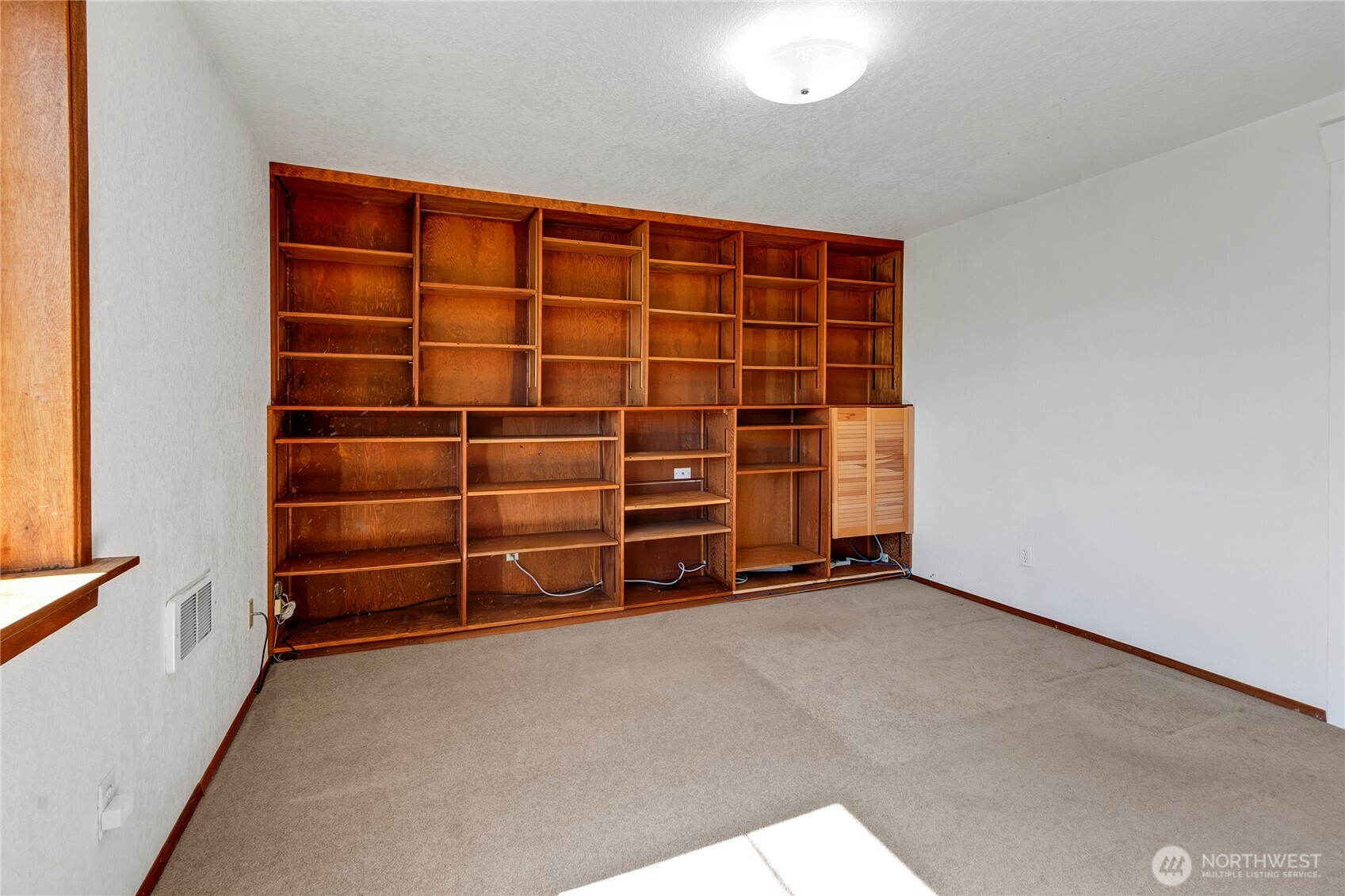 864 S Fife Street , Tacoma, WA 98405