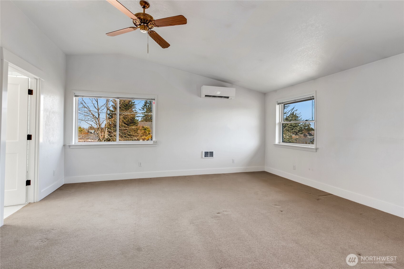 864 S Fife Street , Tacoma, WA 98405