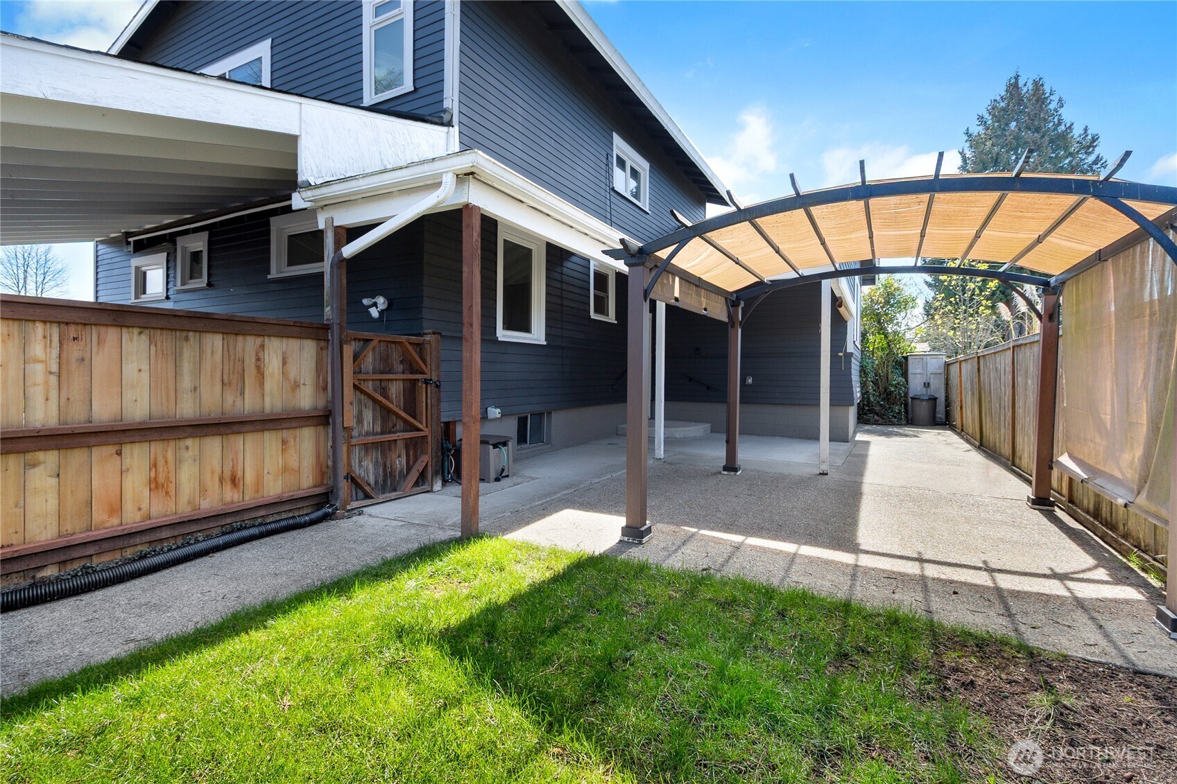 864 S Fife Street , Tacoma, WA 98405