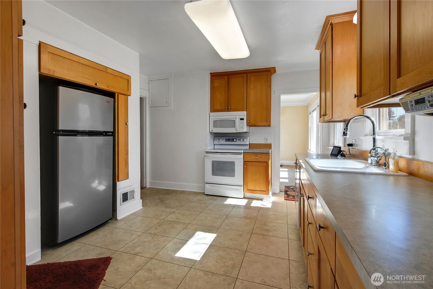 864 S Fife Street , Tacoma, WA 98405