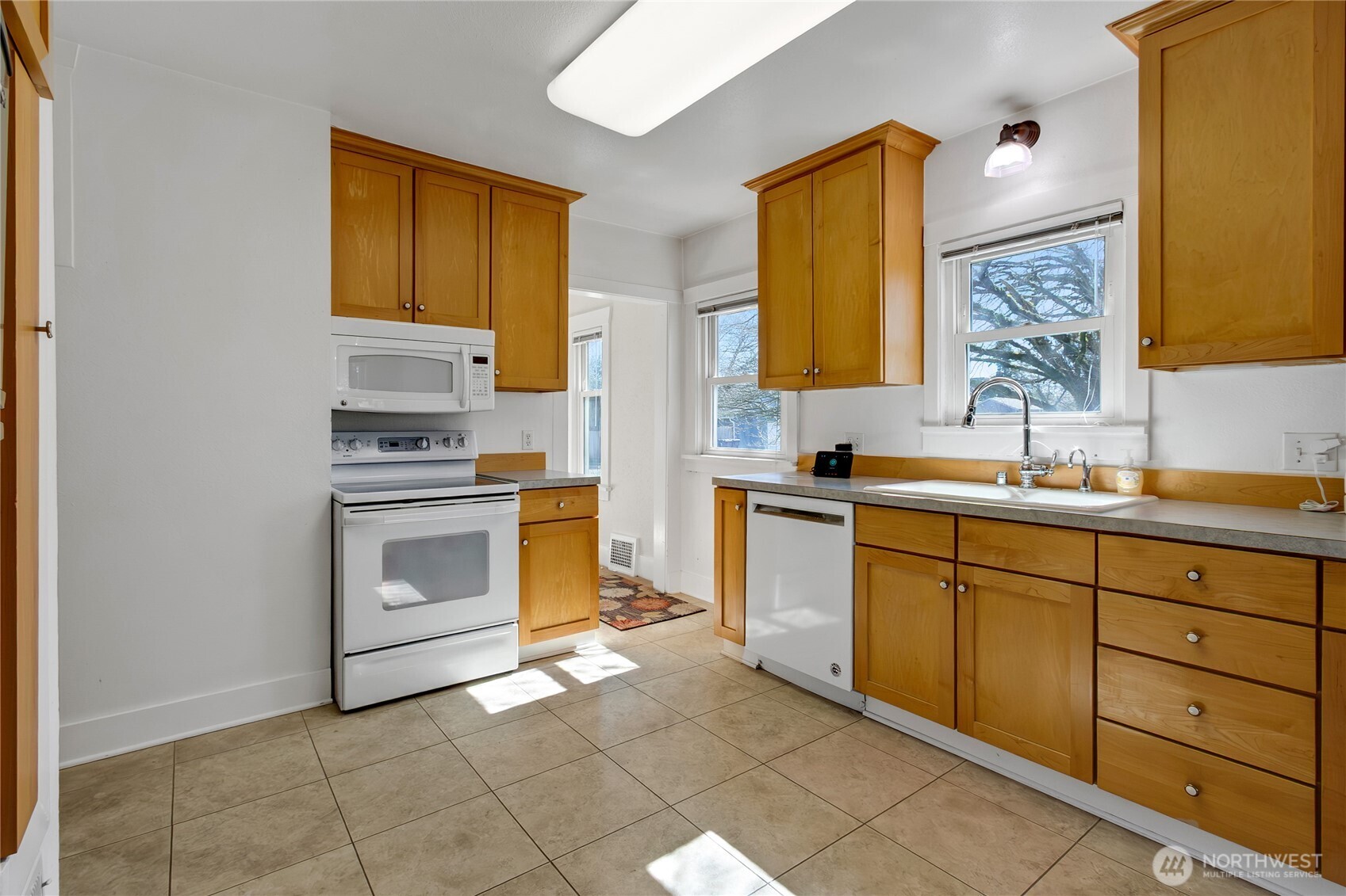 864 S Fife Street , Tacoma, WA 98405