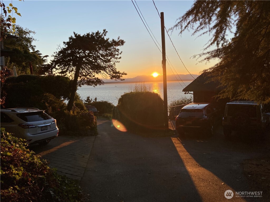 32 XX NW Esplanade , Seattle, WA 98117