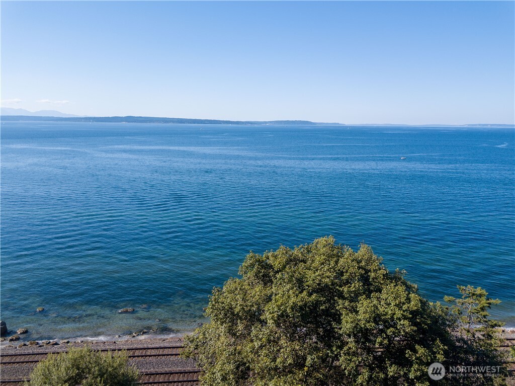 32 XX NW Esplanade , Seattle, WA 98117