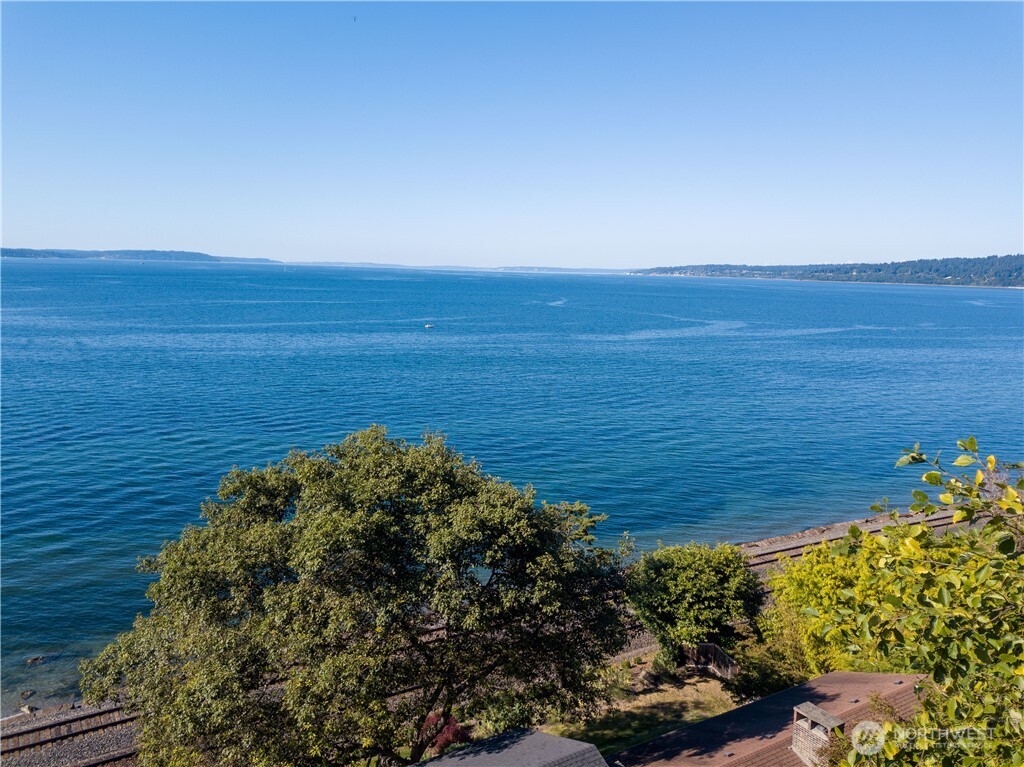 32 XX NW Esplanade , Seattle, WA 98117