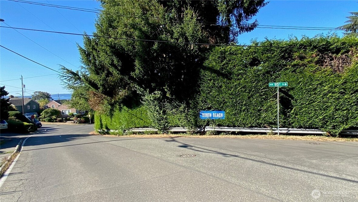 32 XX NW Esplanade , Seattle, WA 98117