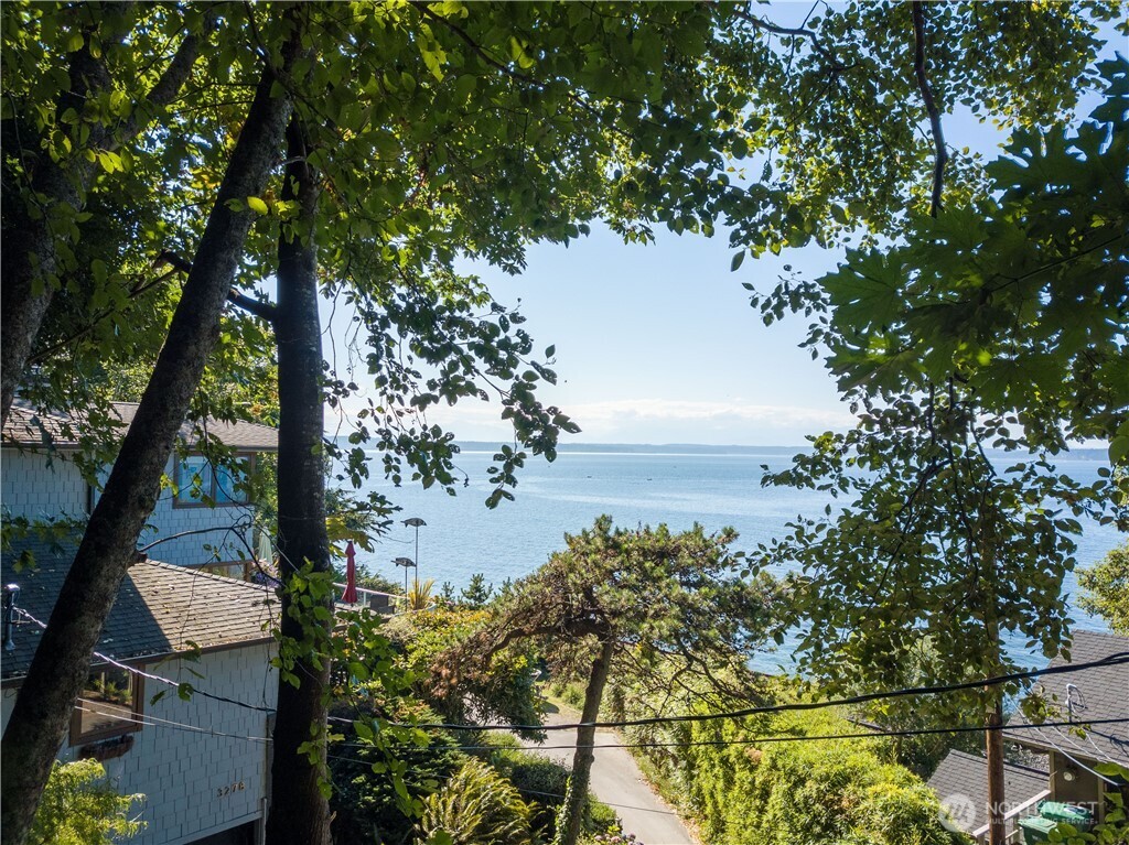 32 XX NW Esplanade , Seattle, WA 98117