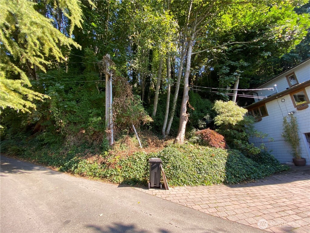 32 XX NW Esplanade , Seattle, WA 98117
