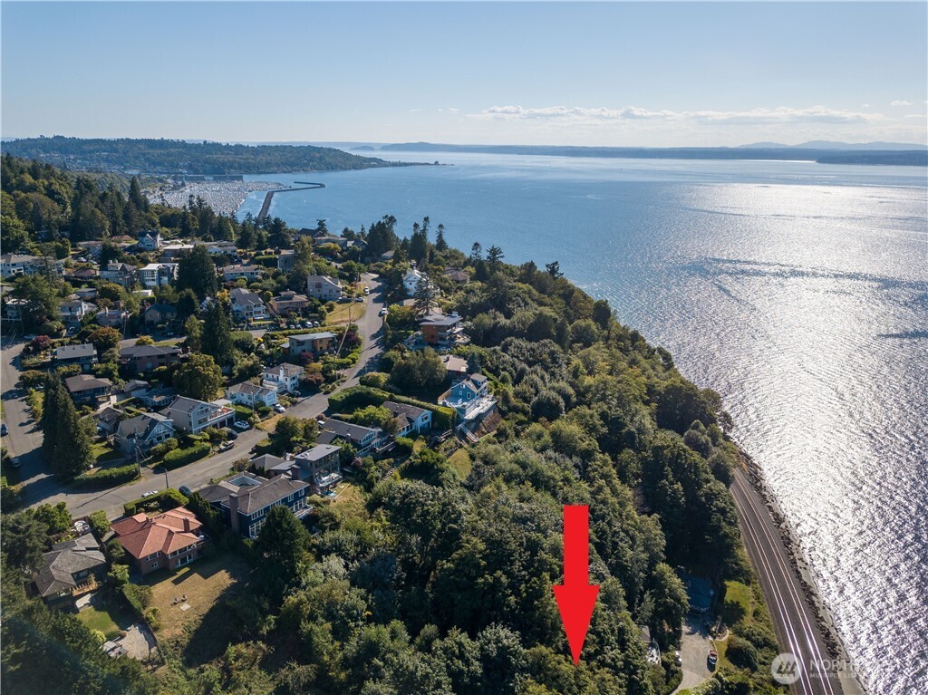 32 XX NW Esplanade , Seattle, WA 98117