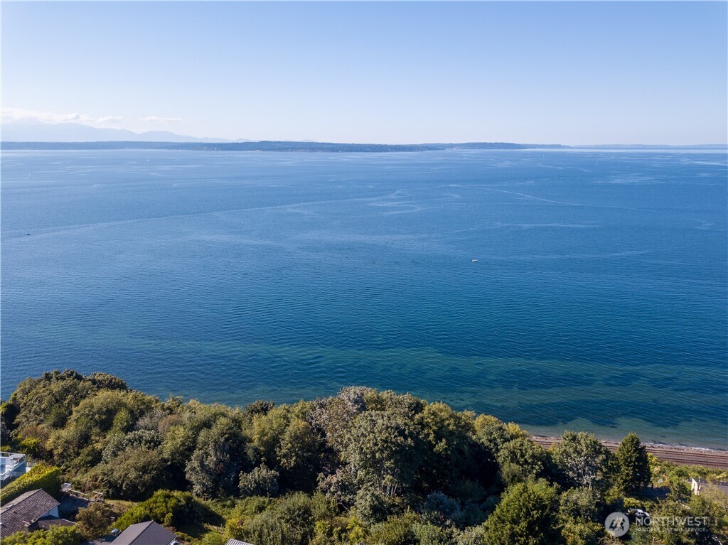 32 XX NW Esplanade , Seattle, WA 98117