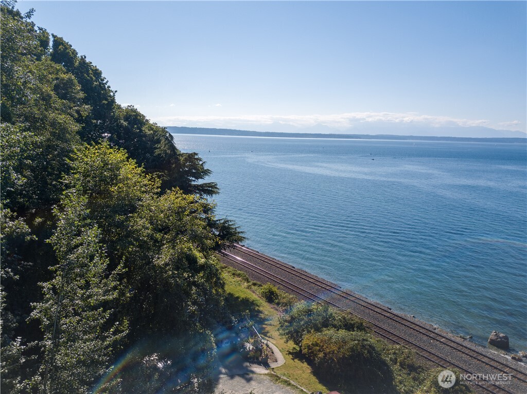 32 XX NW Esplanade , Seattle, WA 98117