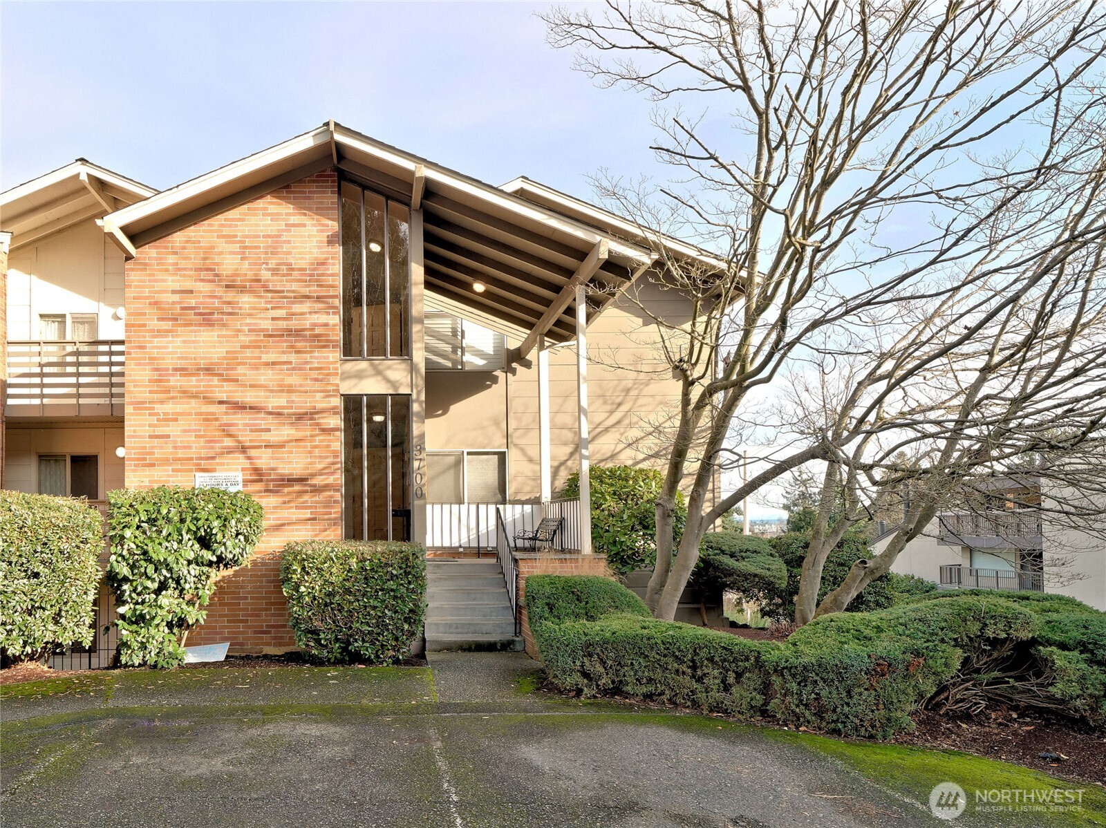 3700 25th Place W #202, Seattle, WA 98199