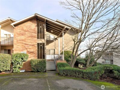 3700 25th Place W #202, Seattle, WA 98199 - Photo 2
