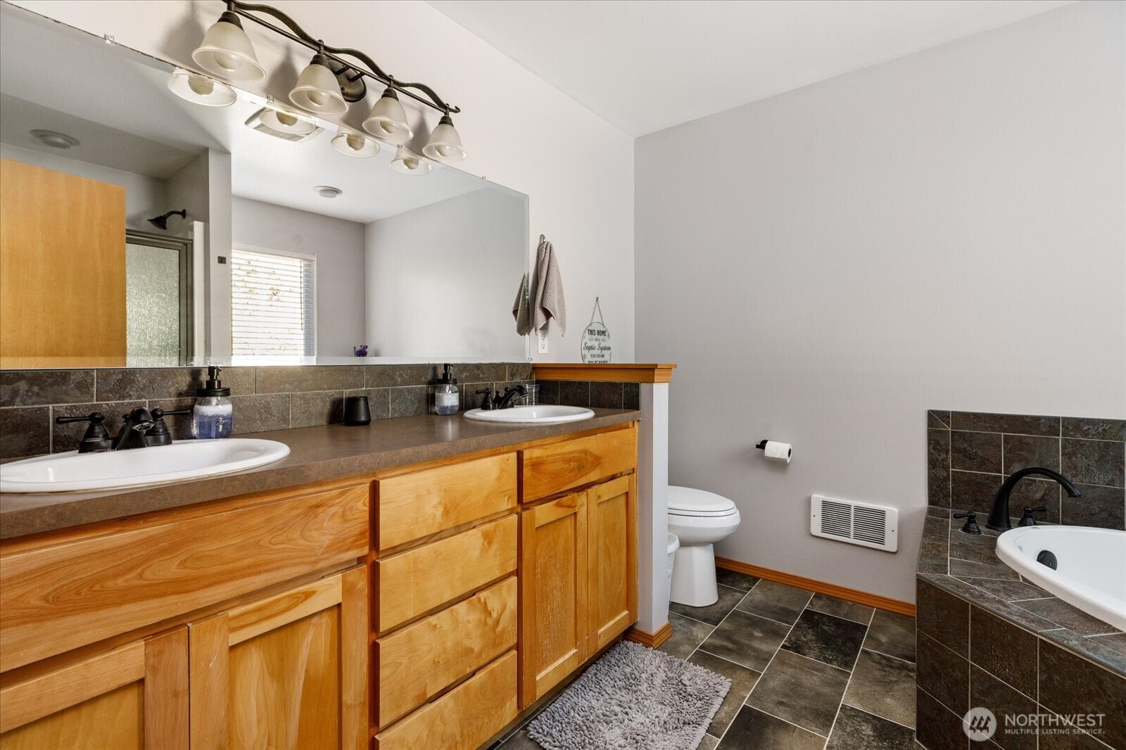 1035 W Starflower Road , Oak Harbor, WA 98277