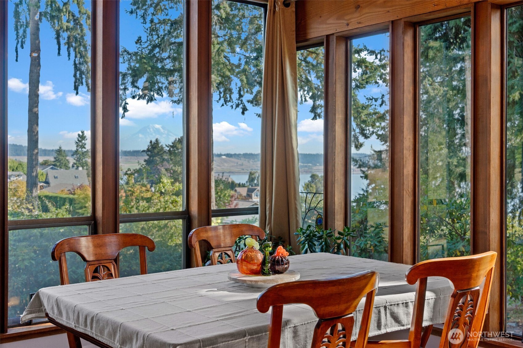 1130 Queets Drive , Fox Island, WA 98333