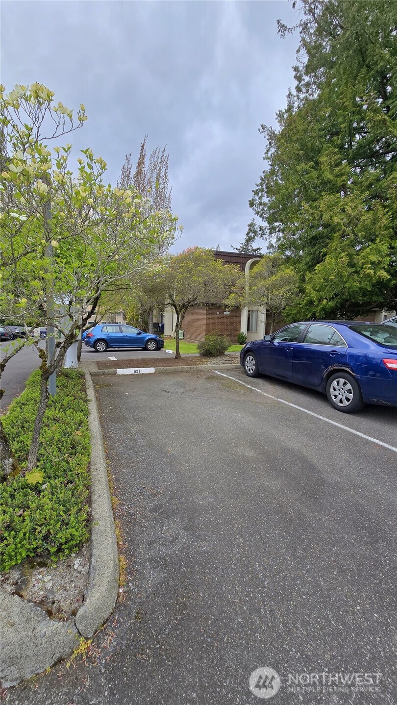 11010 NE 68th Street #627, Kirkland, WA 98033