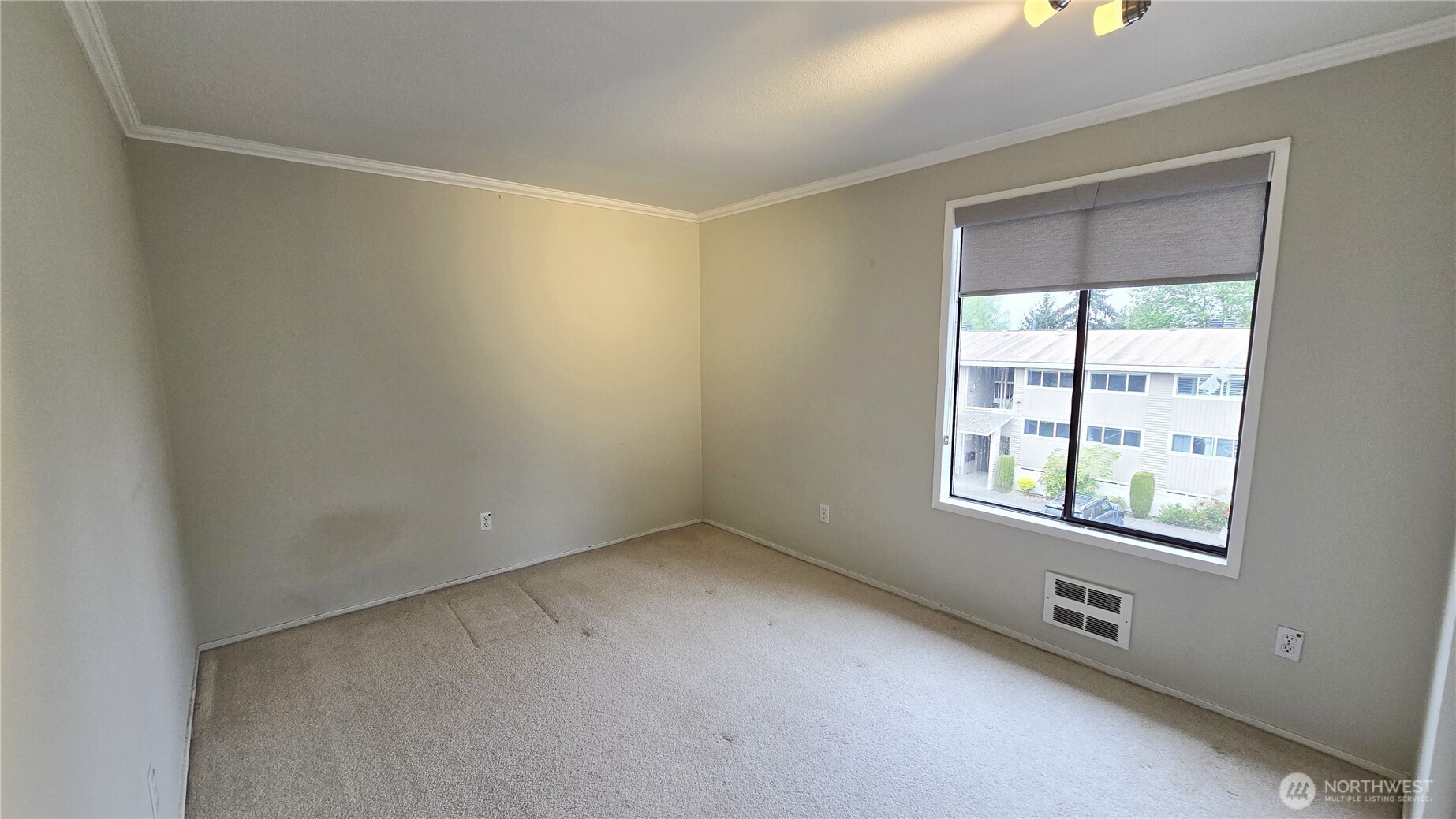 11010 NE 68th Street #627, Kirkland, WA 98033