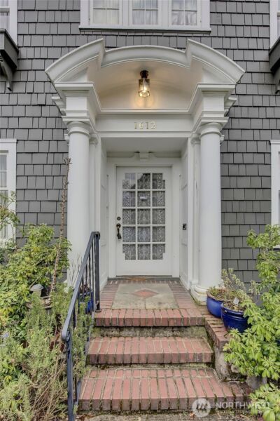 1612 22nd Avenue E, Seattle, WA 98112 - Photo 2