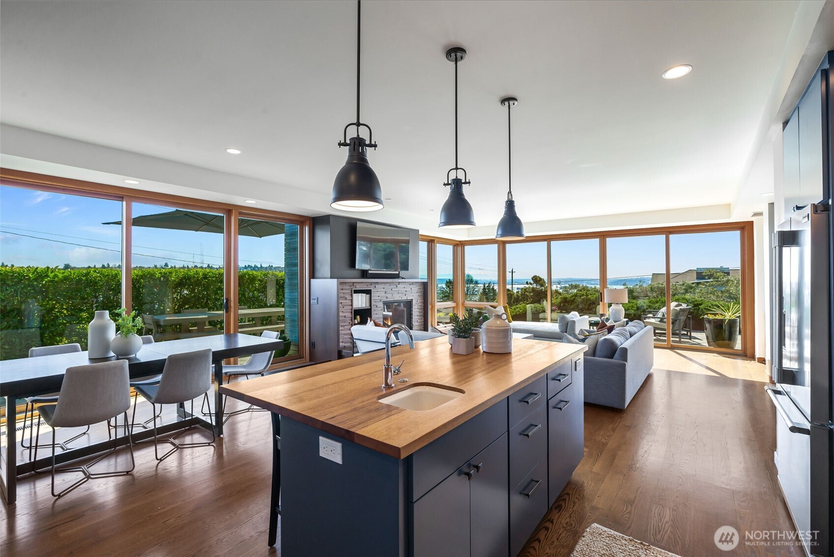 2506 W Halladay Street , Seattle, WA 98199