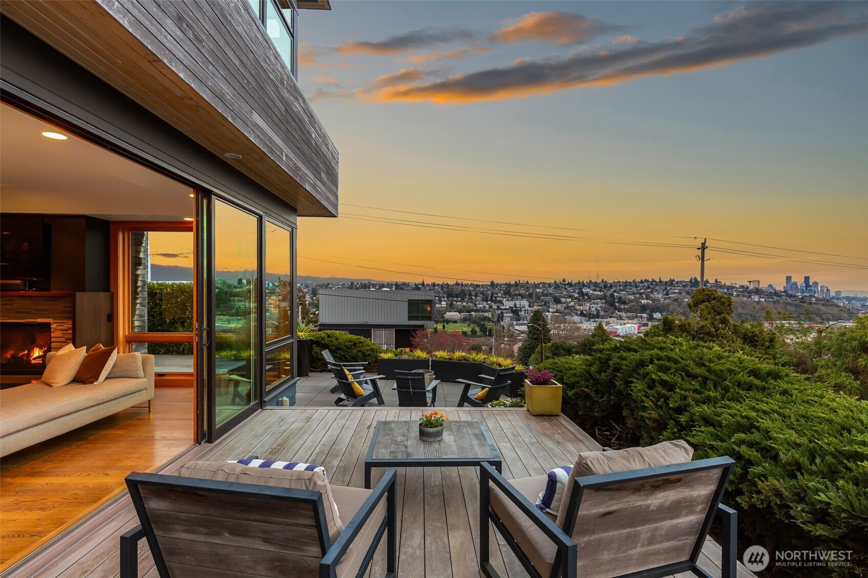 2506 W Halladay Street , Seattle, WA 98199