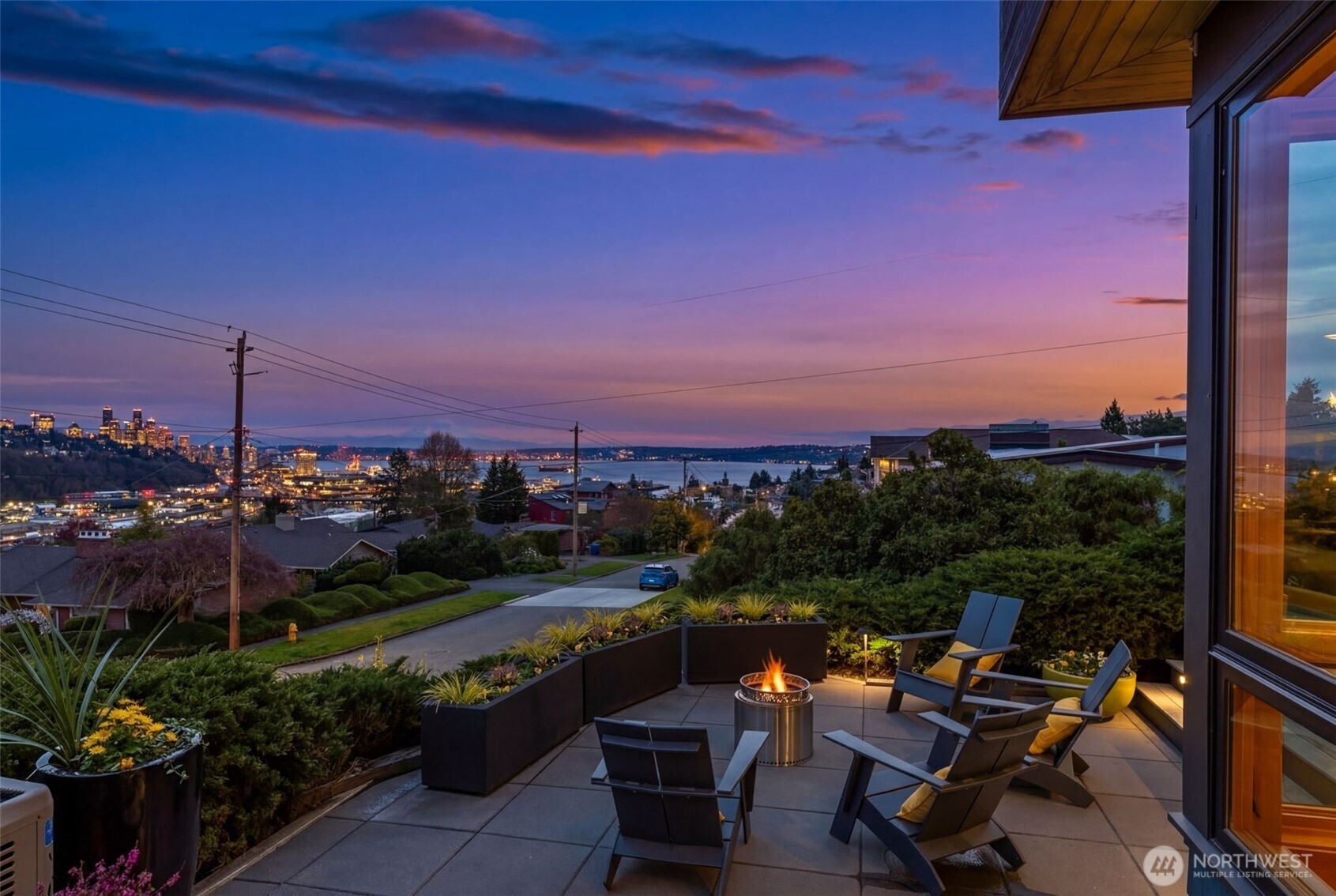 2506 W Halladay Street , Seattle, WA 98199