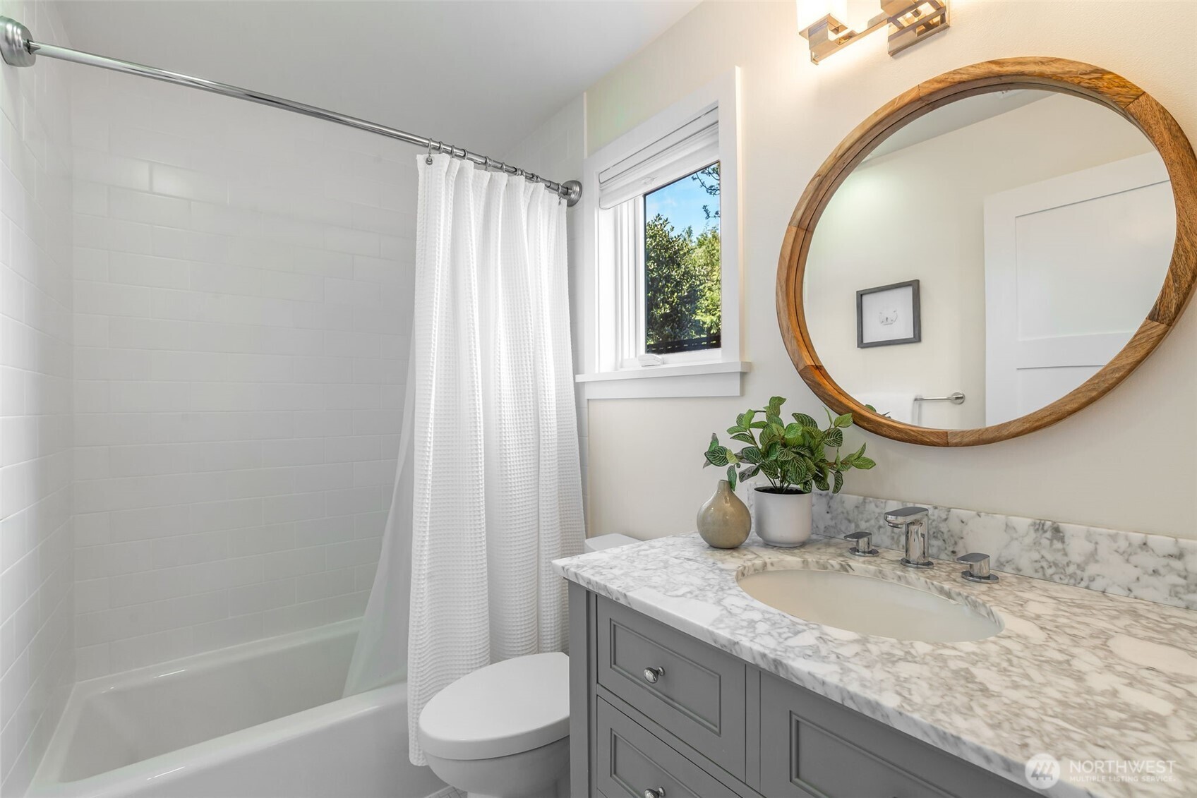 2506 W Halladay Street , Seattle, WA 98199