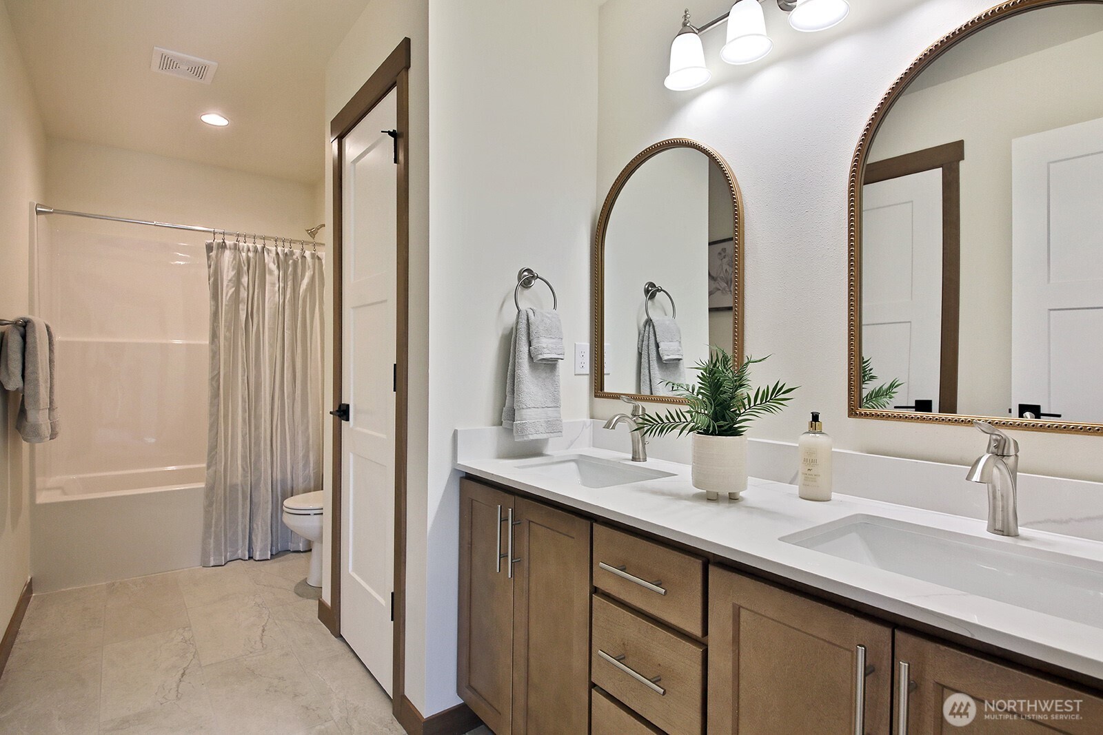 695 3rd Street #A, Langley, WA 98260