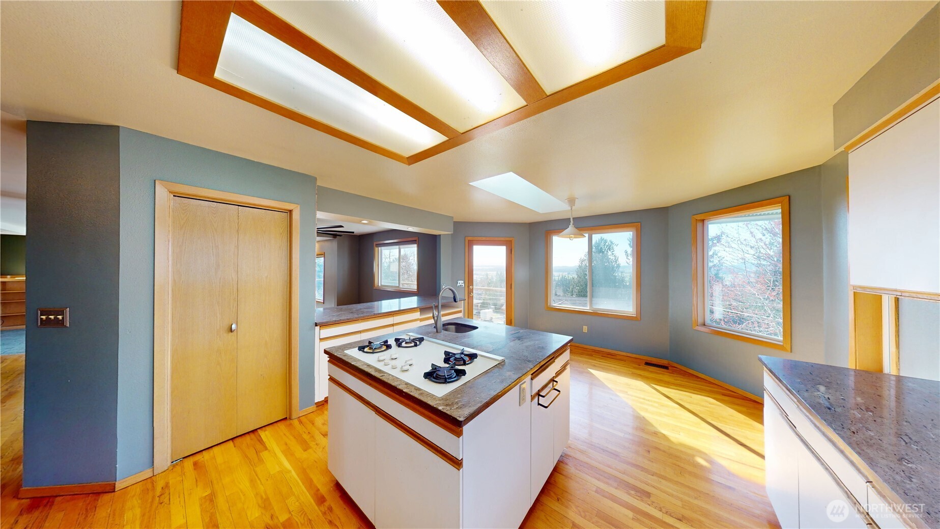 17290 Soundview Road , Mount Vernon, WA 98274