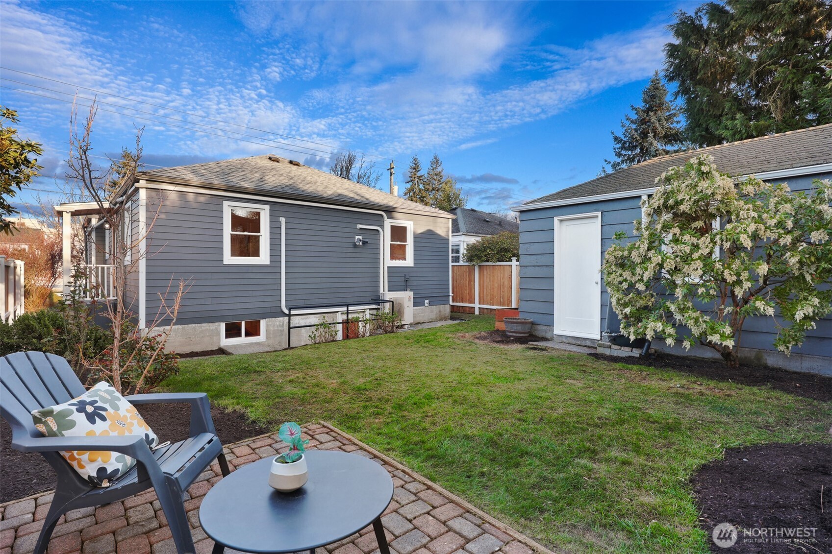 7525 17th Avenue NW, Seattle, WA 98117