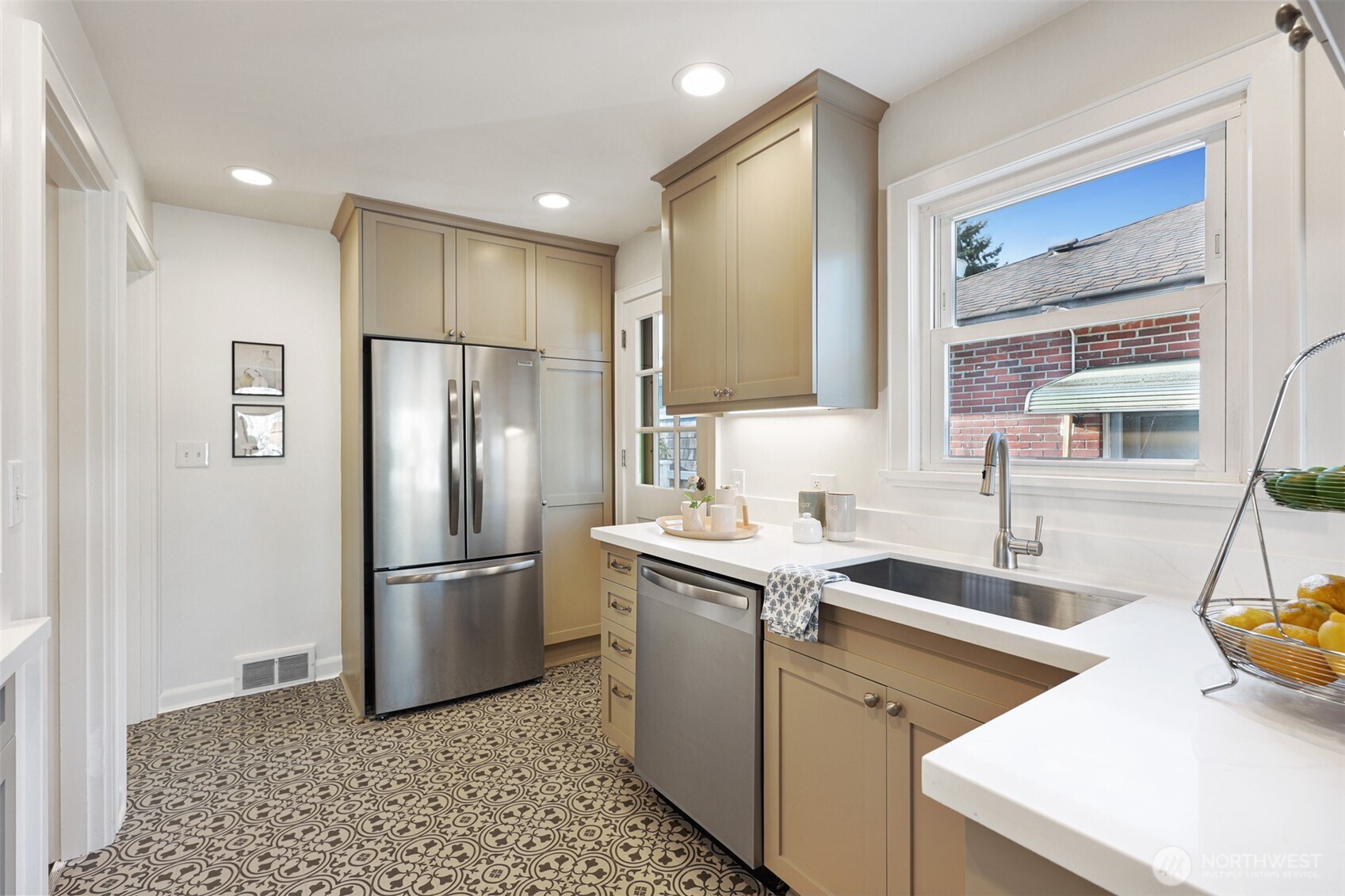 7525 17th Avenue NW, Seattle, WA 98117