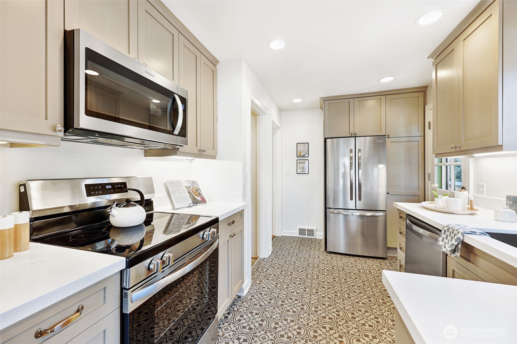 7525 17th Avenue NW, Seattle, WA 98117