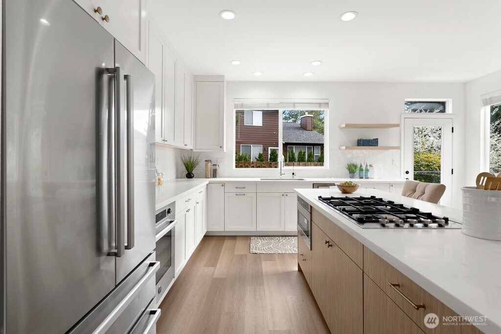 24023 SE 10th Street , Sammamish, WA 98075