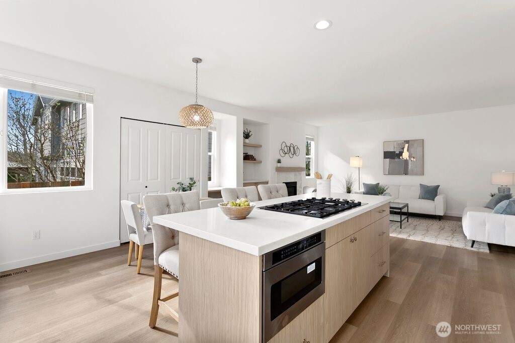 24023 SE 10th Street , Sammamish, WA 98075