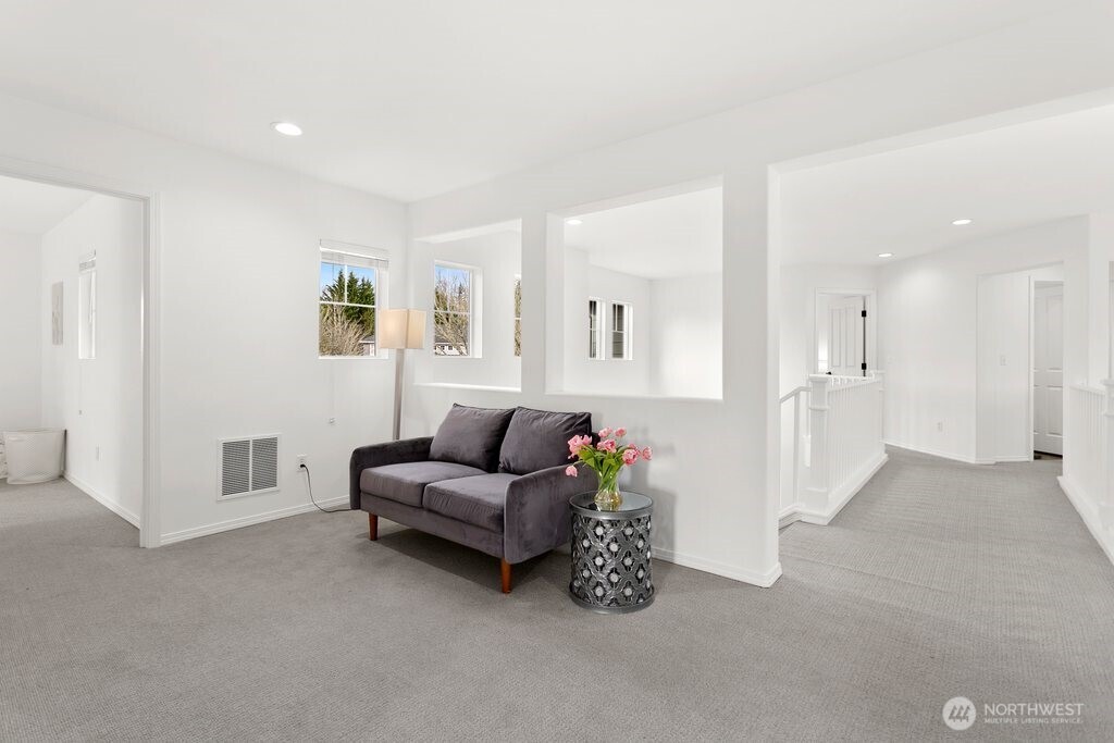 24023 SE 10th Street , Sammamish, WA 98075