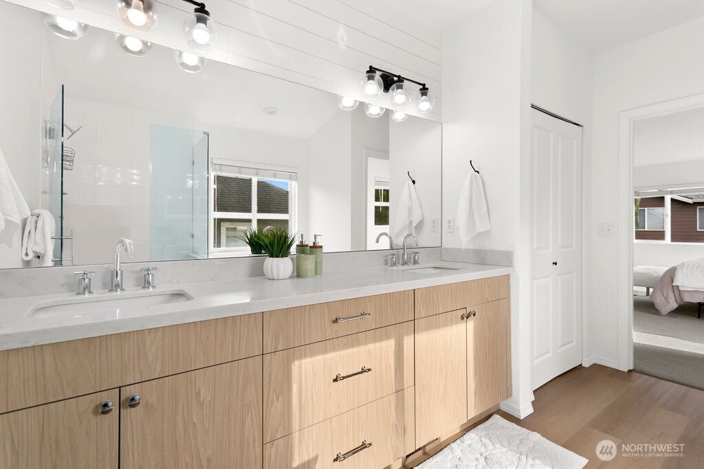 24023 SE 10th Street , Sammamish, WA 98075