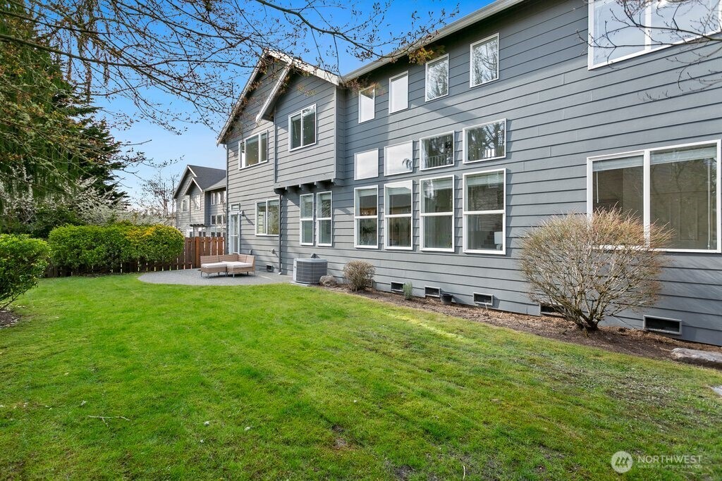 24023 SE 10th Street , Sammamish, WA 98075