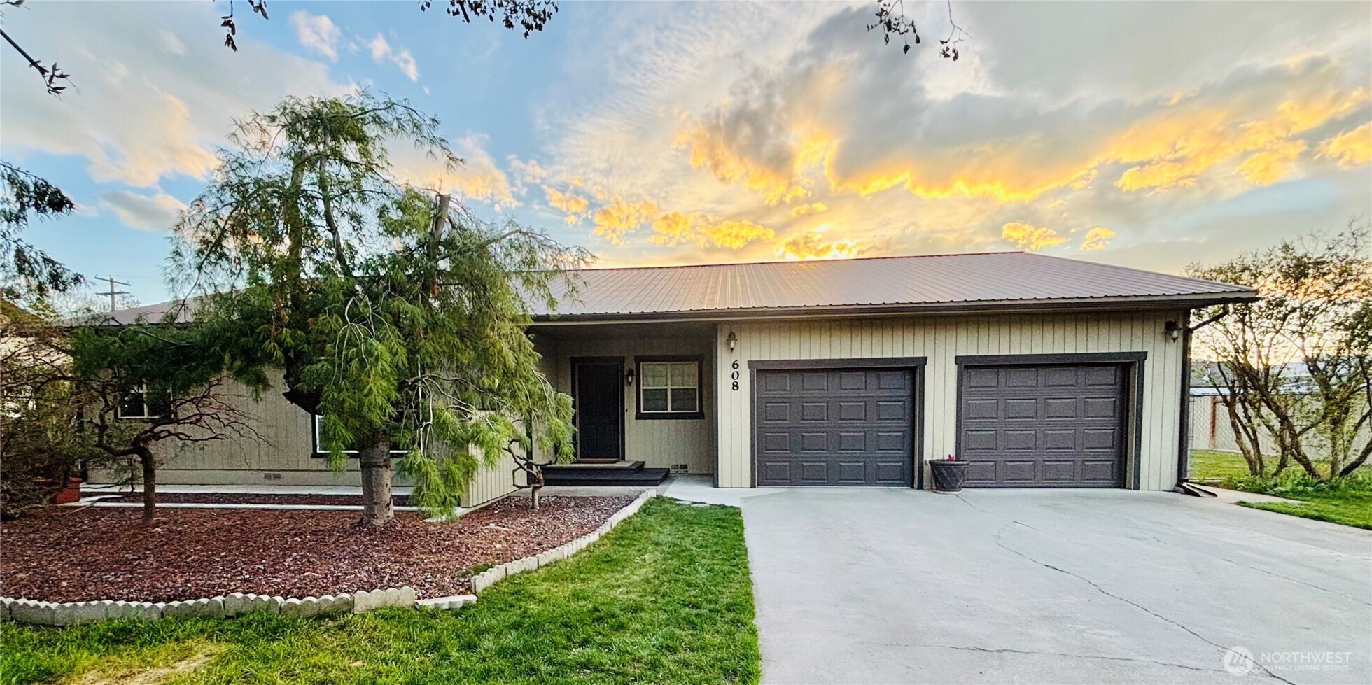 608 Golden Street , Oroville, WA 98844